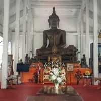 สักการะพระพุทธรูปประจำเมืองกำแพงเพชร