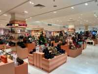 ชมต้นคริสต์มาสธีมดิสนีย์ เดินชอปปิ้งเพลิน 🛍️🎄✨
