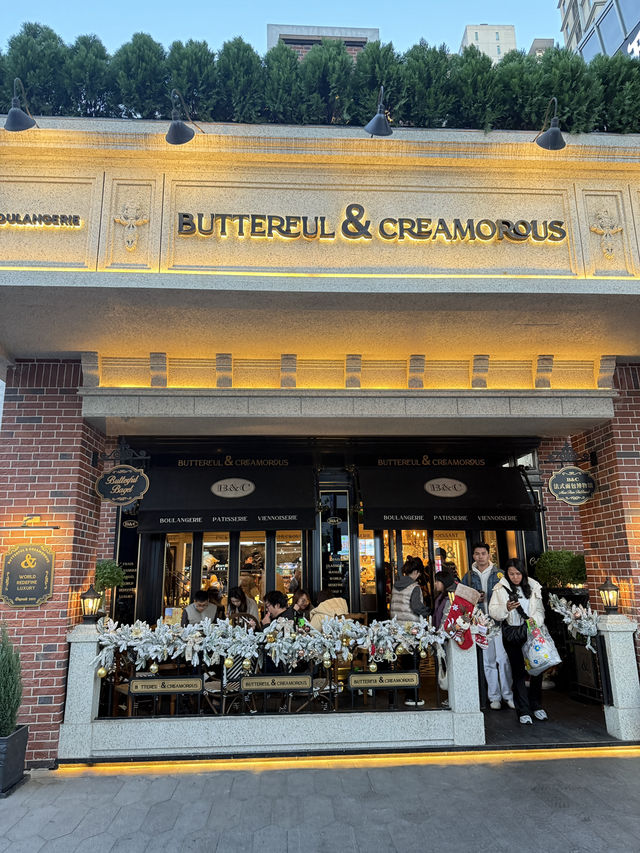 Butterful & Creamorous ร้านขนมเซี่ยงไฮ้
