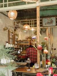 ☕️ 存憶 Cafe Bar：レトロな空間で楽しむ特別な一杯 🕰️