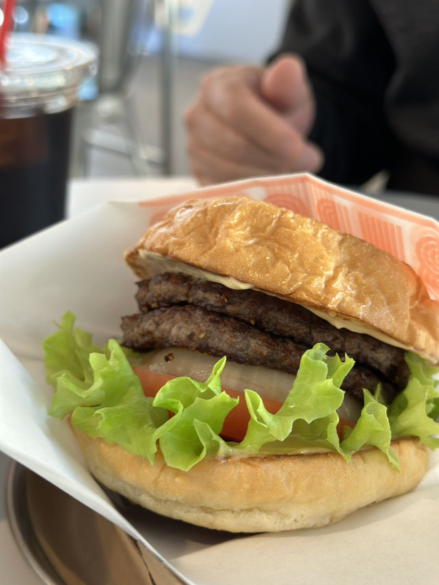 【栃木×鬼怒川】栃木和牛100%  栃木が丸ごと味わえる絶品バーガー