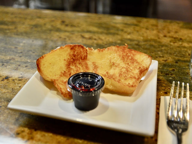 A Perfect Brunch at Liliha Bakery in Honolulu