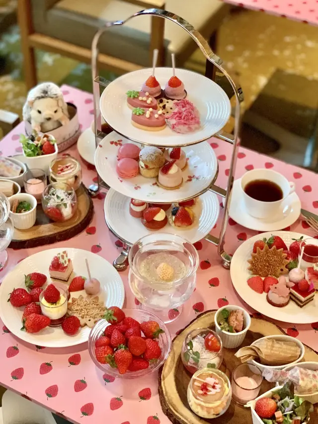 Strawberry Dreams at Brewer's Coffee & Bar🍓