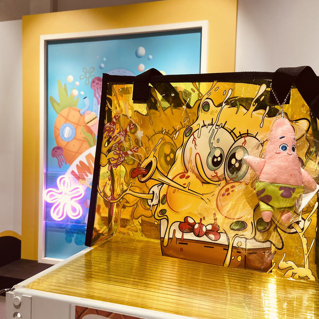超有設計感！海綿寶寶25週年期間限定店