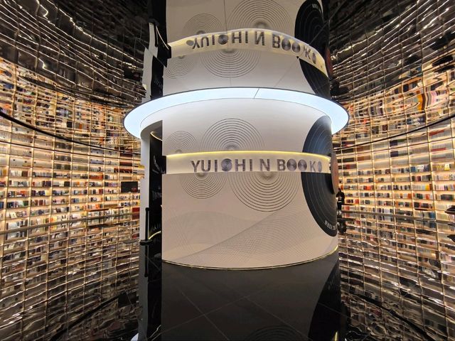 Yuishin Books ร้านหนังสือที่มุมถ่ายรูปเก๋มาก!!!