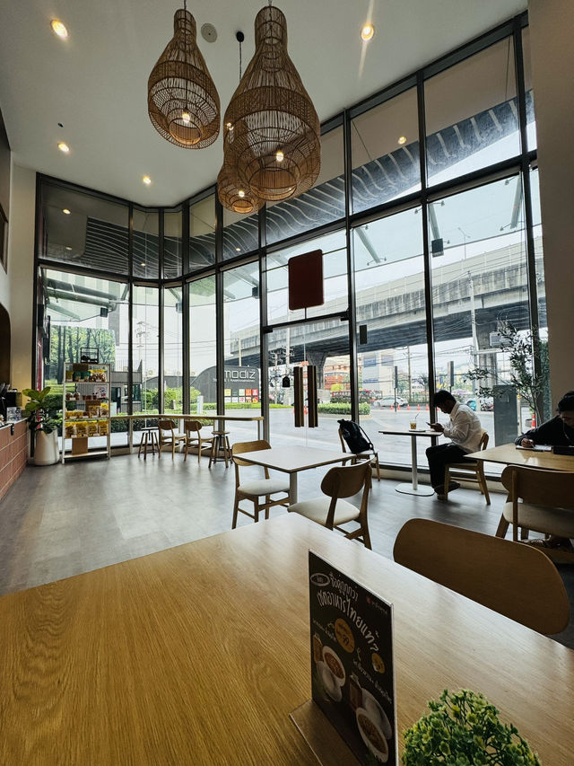 บ้านไร่กาแฟ คาเฟ่ชิลทำงาน ย่านรามคำแหง