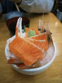 北海道小樽🇯🇵三角市場的潼波食堂