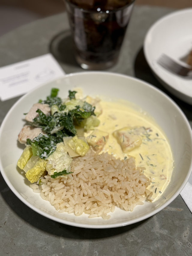 Relaxing Lunch at Finnair Business Lounge🍽️