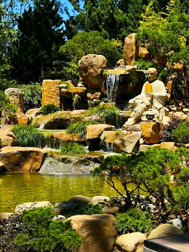 STUNNING BUDDHIST TEMPLE IN DALAT.