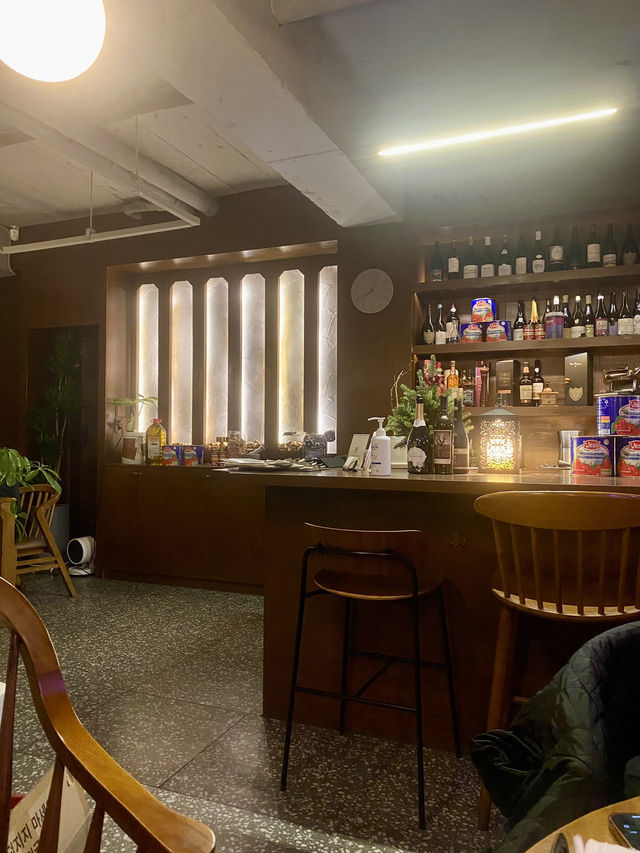 떼네룸 밤리단길점: 분위기 좋은 양식집에서 특별한 식사 🍽️