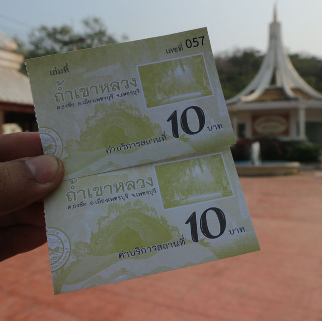 แสงอาทิตย์ต้องพระพุทธรูปสวยสุดใจ