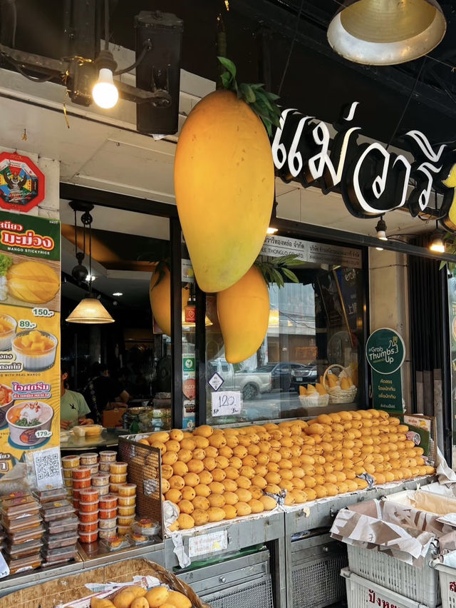 A Sweet Delight at Mae Varee, Thong Lor