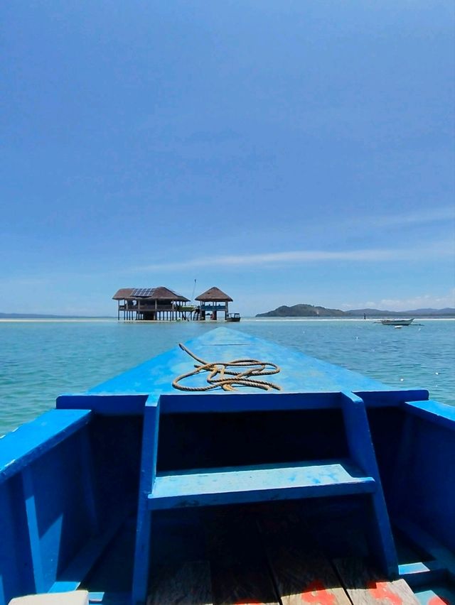 Discover a white sand beach at the heart of sea, appears only during low tide.