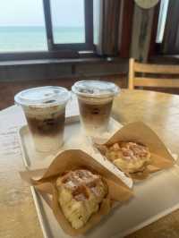 Rolly Cafe คาเฟ่สุดคิ้วท์ ริมทะเลชุมพร
