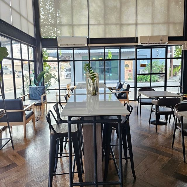 🍵Roux Cafe คาเฟ่นั่งชิลกลางเมืองระยอง🍥 🍵Roux Cafe คาเฟ่นั่งชิลกลางเมืองระยอง🍥