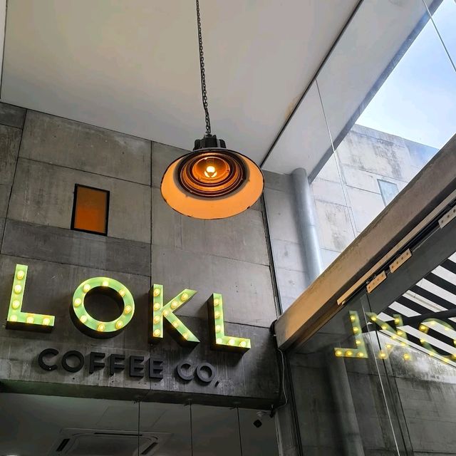 nicely located cafe