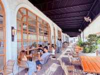 Burgundy Bangsan คาเฟ่ริมทะเลสุดชิล ที่บางแสน