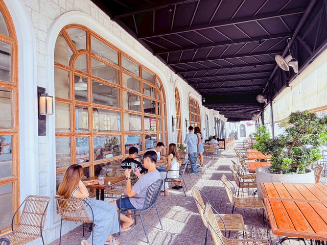 Burgundy Bangsan คาเฟ่ริมทะเลสุดชิล ที่บางแสน