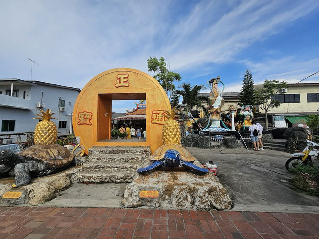 Chong Long Gong Temple: Where Dragons Dance & Curry Puffs Reign Supreme🐉🔥