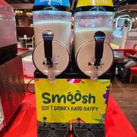 ร้านมู่หลานขี่แพนด้าถือน้ำเก๊กฮวย
