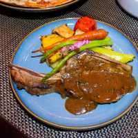 ร้านอาหารสุดคราสสิค ฟีลเรโทรย้อนยุค Grill 'n Brew