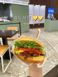 쇼핑도 하고🛍️ 맛있는 버거를 먹기 좋은 곳 🍔