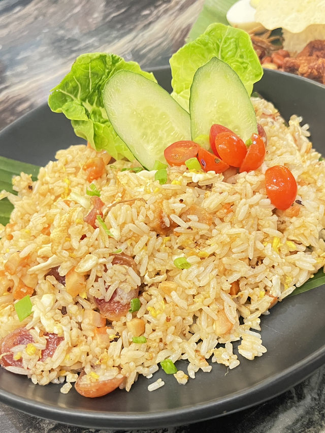 A cozy cafe serving local & Western Food : 21 Fusion
