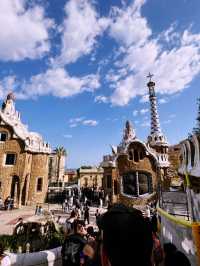 【スペイン バルセロナ】カラフルポップな世界遺産。グエル公園！