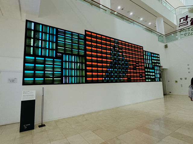 From Gallery Walls to Streamside Art