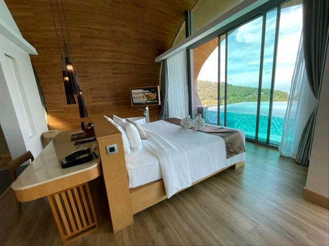 Crest Resort & Pool Villas ภูเก็ต