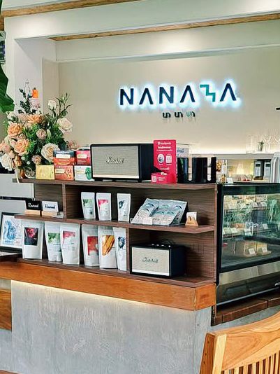 Nanaba Cafe - ตกแต่งสไตล์มินิมอล
