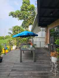 La Canal Cafe Bar & Restaurant