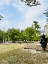 穿梭光影與線條的藝術之旅：高雄市立美術館體驗