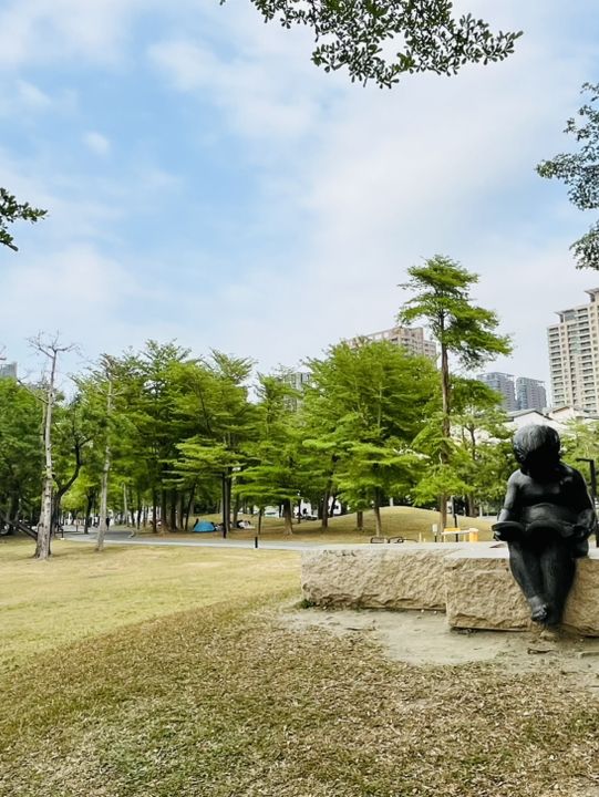 穿梭光影與線條的藝術之旅：高雄市立美術館體驗