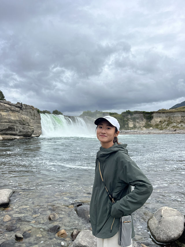 紐西蘭南島｜陰雨中的湛藍與仙境柴香｜Hanmer Springs & Maruia Falls 一日行