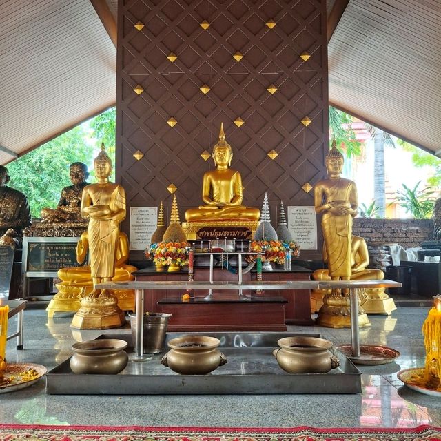 สักการะหลวงพ่อโสธรและหลวงพ่อโตองค์ใหญ่