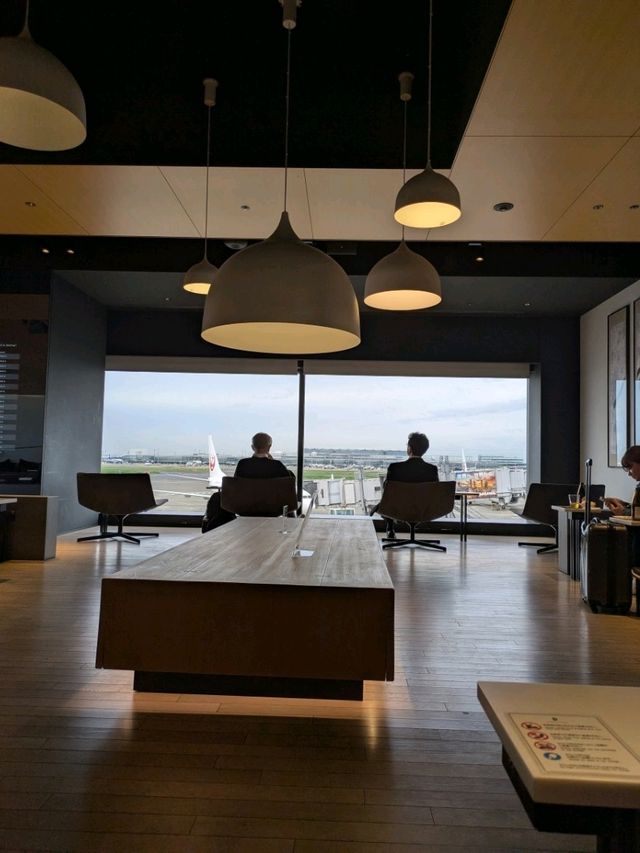 羽田空港のPOWER LOUNGEでまったりタイム✈️☕