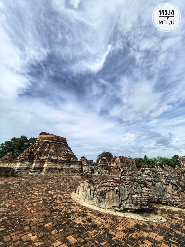 เจดีย์ประธานวัดกุฎีดาว: สัญลักษณ์แห่งความรุ่งเรือง