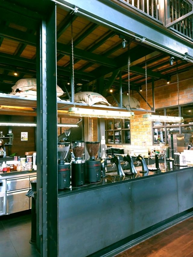 OCCUR Cafe, Trang