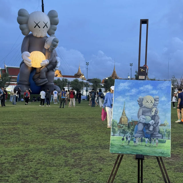 🎈KAWS Giant Sculpture Lands in Bangkok! | Free Public Art Exhibition