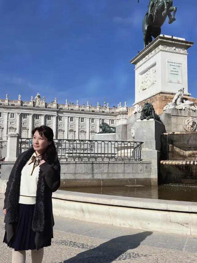 Feeling the royalty vibes at the Palacio Real de Madrid 🏰