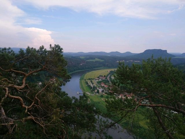 東歐旅遊🥳好去處介紹: 薩克森小瑞士國家公園😊布拉提斯拉瓦舊市政廳🥳漢德瓦薩之家🤣