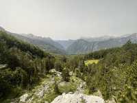 【Valbonë〜Theth ハイキング②｜16kmの絶景トレイルを歩く】 呪われた山を越え、アルバニアの秘境テス村へ