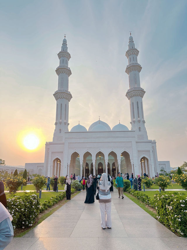 A Glimpse of Heaven on Earth – Masjid Sri Sendayan 🕌  