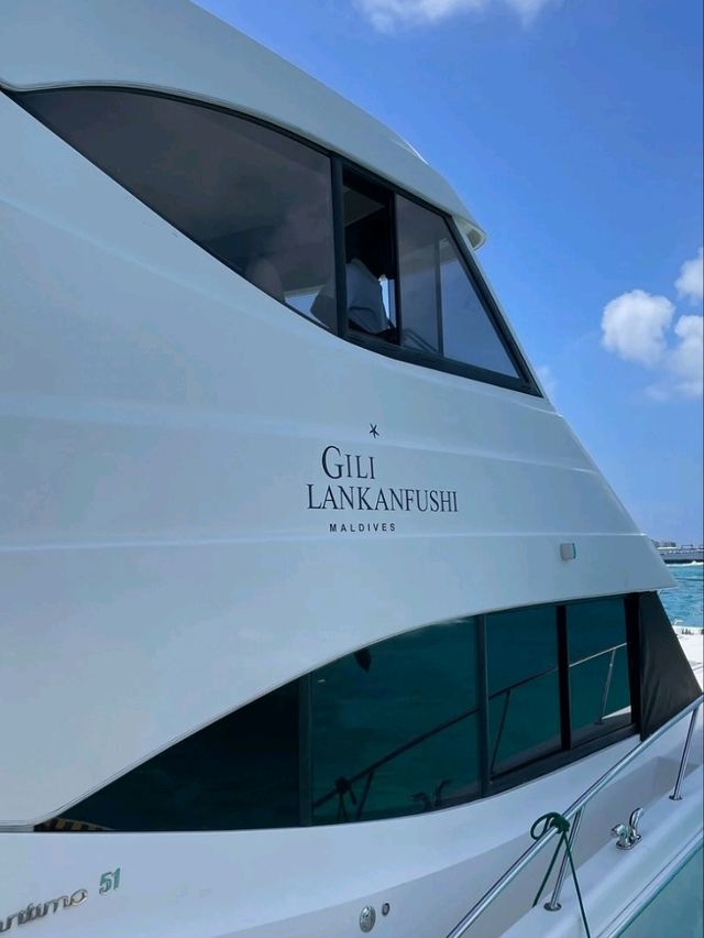 🌺 Gili Lankanfushi Maldives – A Whisper of Heaven Over Water 🌊✨