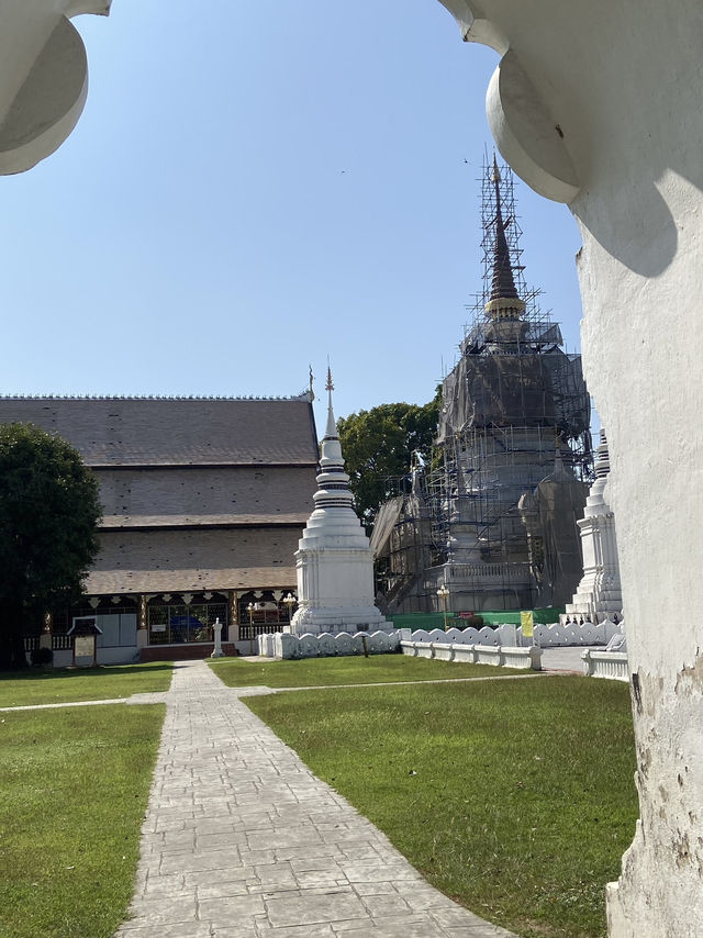 วัดสวนดอก ไหว้พระเจ้าเก้าตื้อ