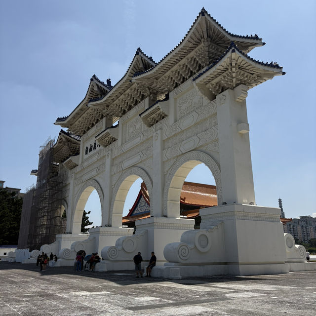 Chiang Kai-shek Memorial Hall 🏢✨ Chiang Kai-shek Memorial Hall 🏢✨