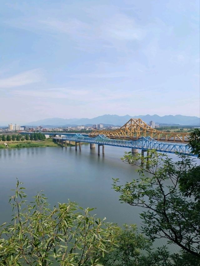 바다 같은 낙동강 풍경을 품은 산사