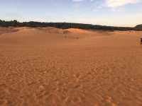 ทะเลทรายแดง (Red sand dunes)
