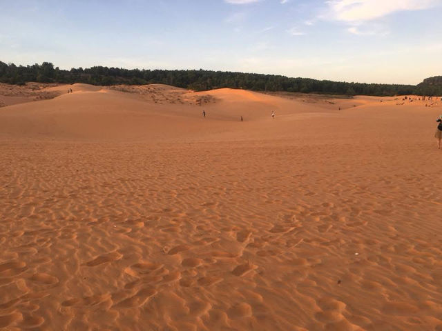 ทะเลทรายแดง (Red sand dunes)